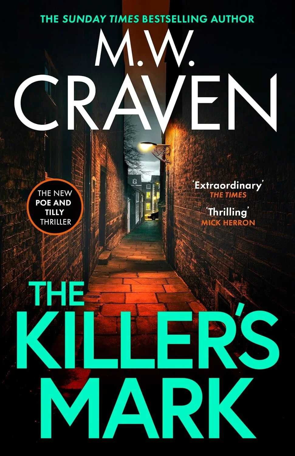 希少　M.W. Craven The Curator Amazon.com: The Curator: 'Dark, sharp and compelling' PETER JAMES